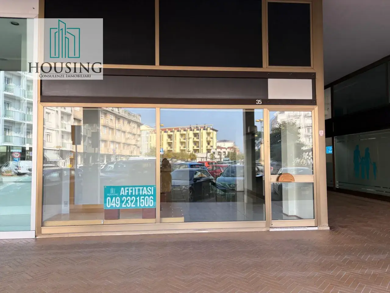 Esercizio commerciale in Piazza Sacro Cuore, Abano Terme, {3} - Foto 2