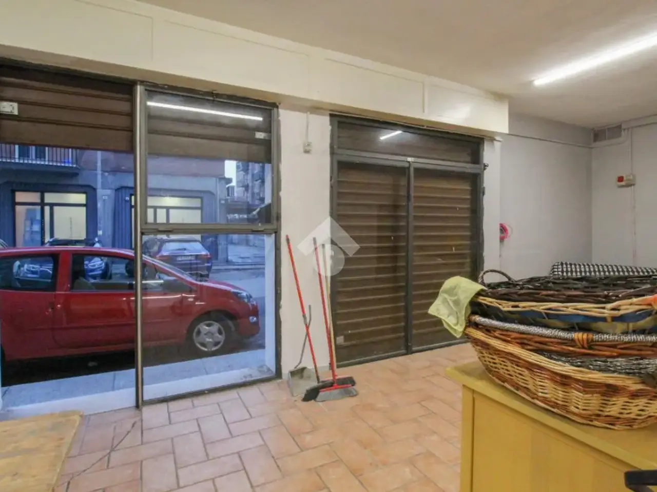 Negozio in Viale Gorizia 53, Sassuolo, {3} - Foto 2