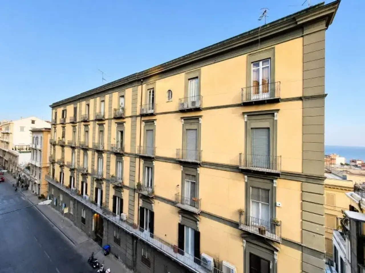 Ufficio in Via Francesco Crispi, Napoli, {3} - Foto 1