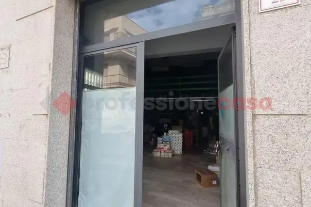 Negozio in Via degli Arconti 23, Reggio di Calabria - Foto 1