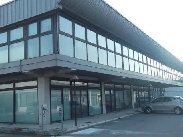 Capannone in Piazza Unità d'Italia, Cernusco Sul Naviglio, {3} - Foto 2