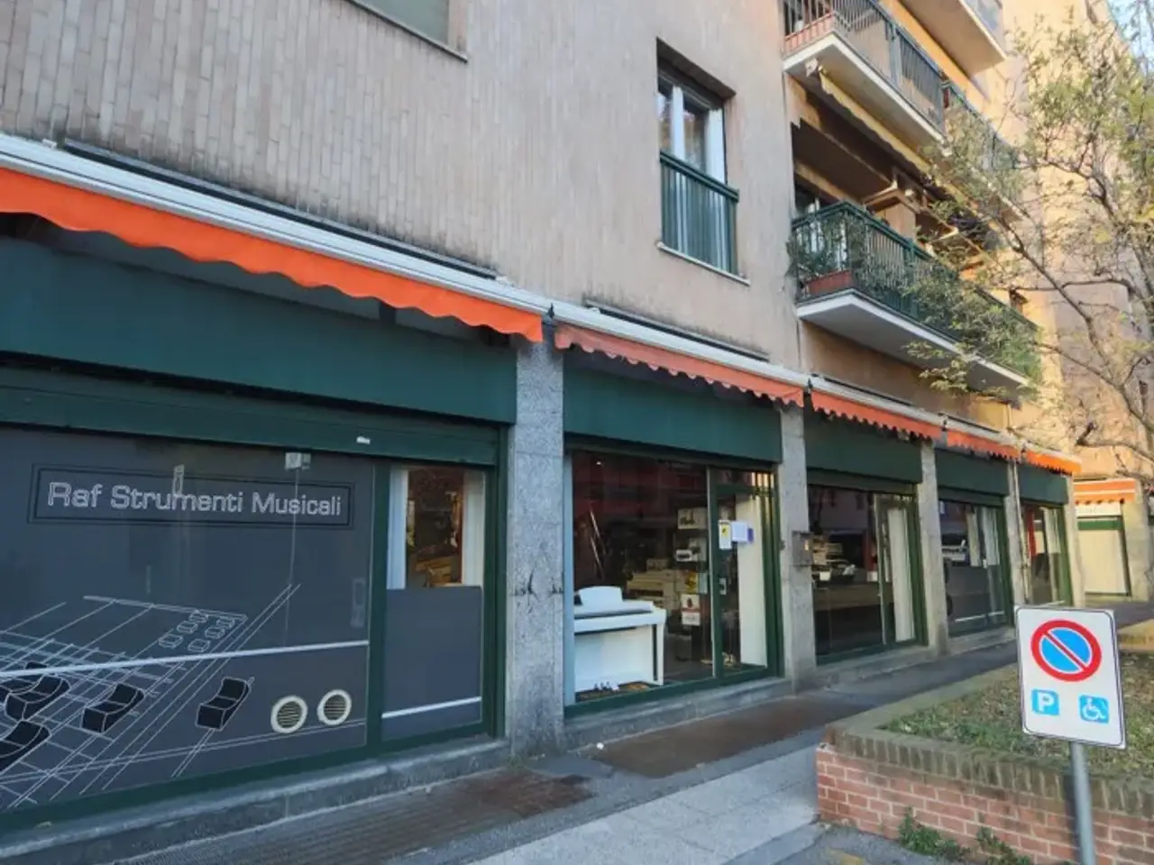 Negozio in Via Burigozzi 2, Busto Arsizio, {3} - Foto 2
