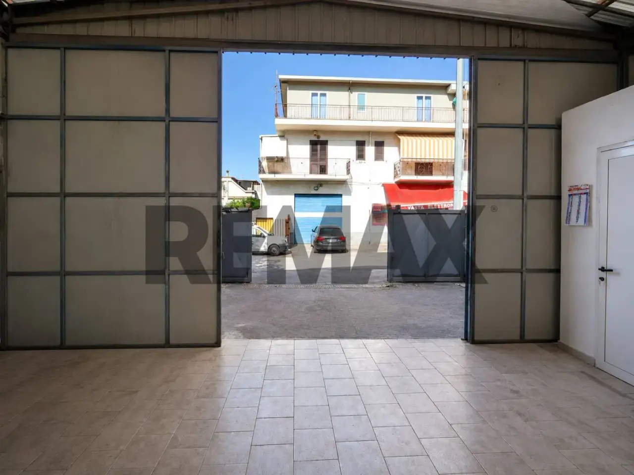 Esercizio commerciale in Via delle Zagare Snc, Giarre, {3} - Foto 2