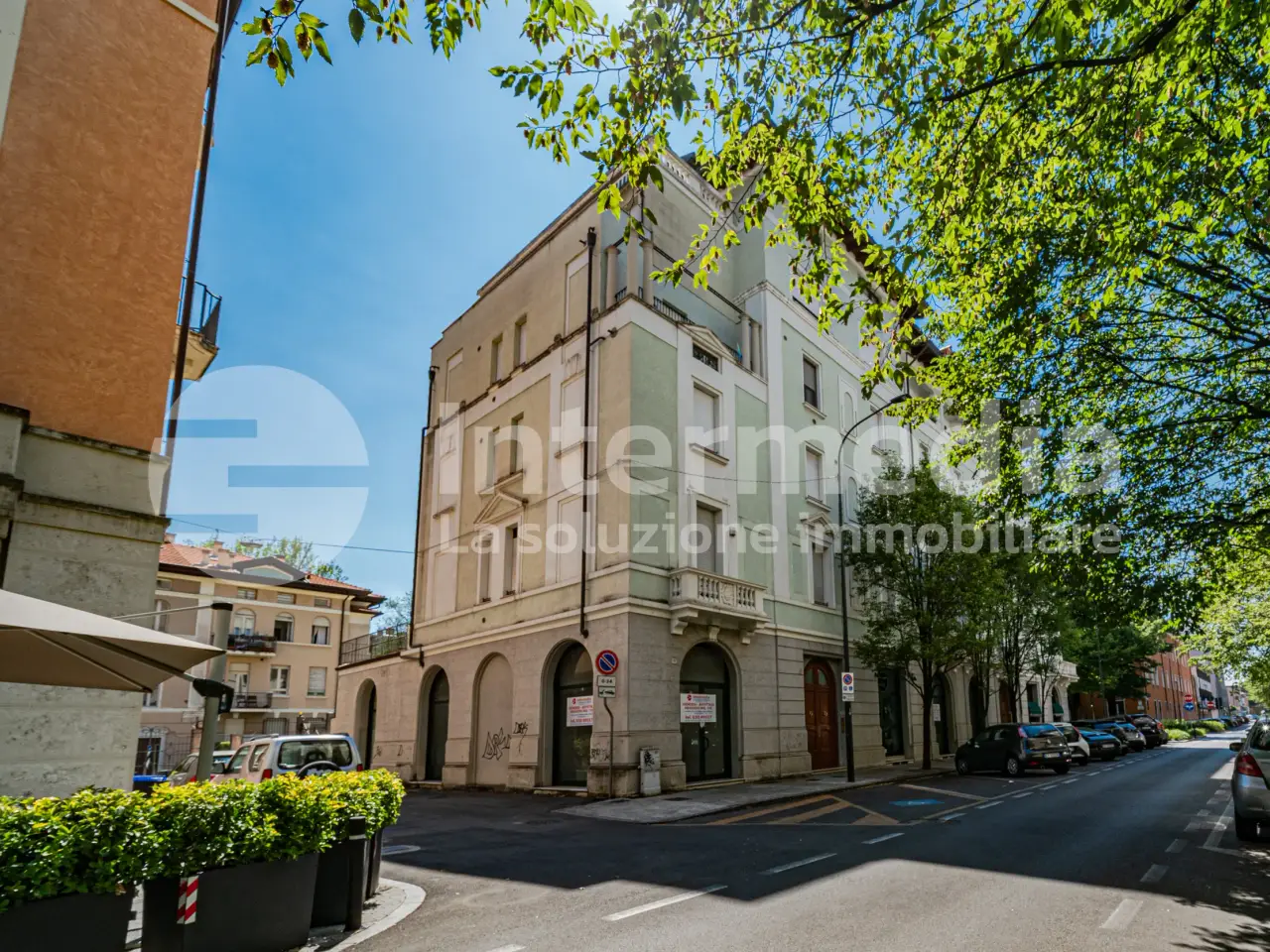Palazzina commerciale in Via Monte Grappa 19b, Brescia, {3} - Foto 2