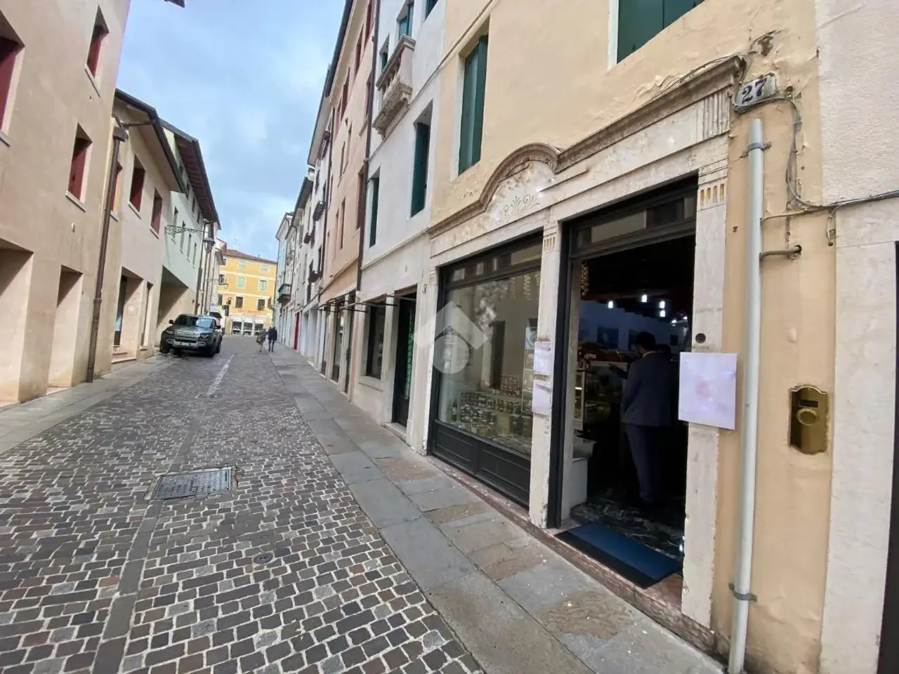 Negozio in Via Vittorelli 17, Bassano del Grappa, {3} - Foto 1