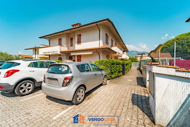 Villa a schiera in Via Ricortola 176, Massa - Foto 1