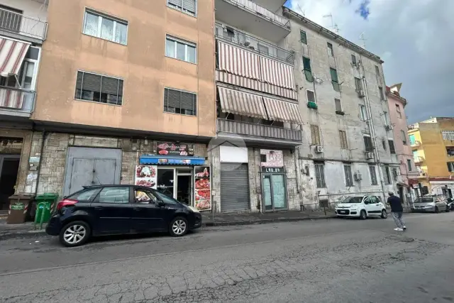 Geschäft in Via Filippo Maria Briganti 340, Napoli - Foto 1