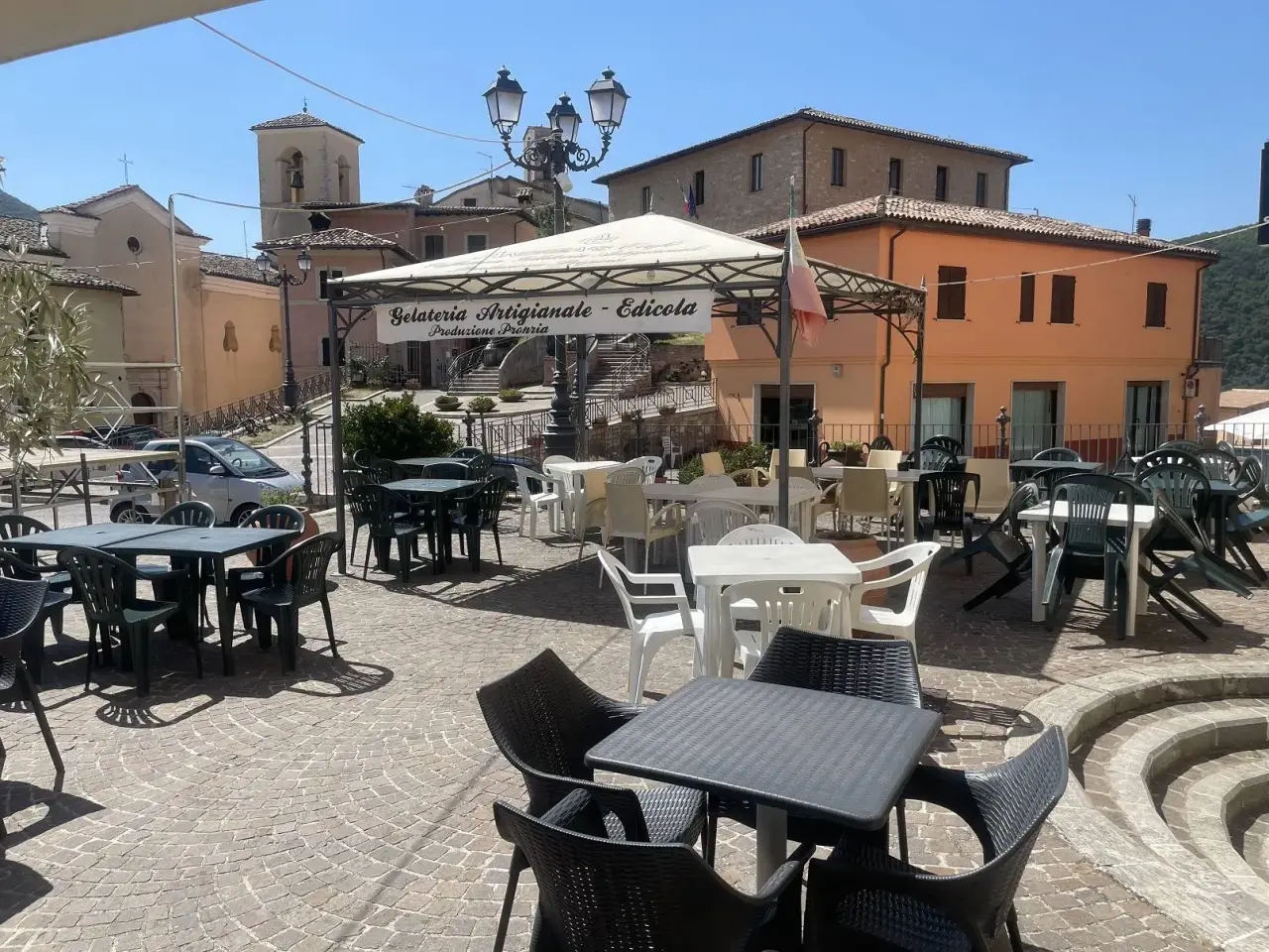 Negozio in Piazza Pontano, Cerreto Di Spoleto, {3} - Foto 1