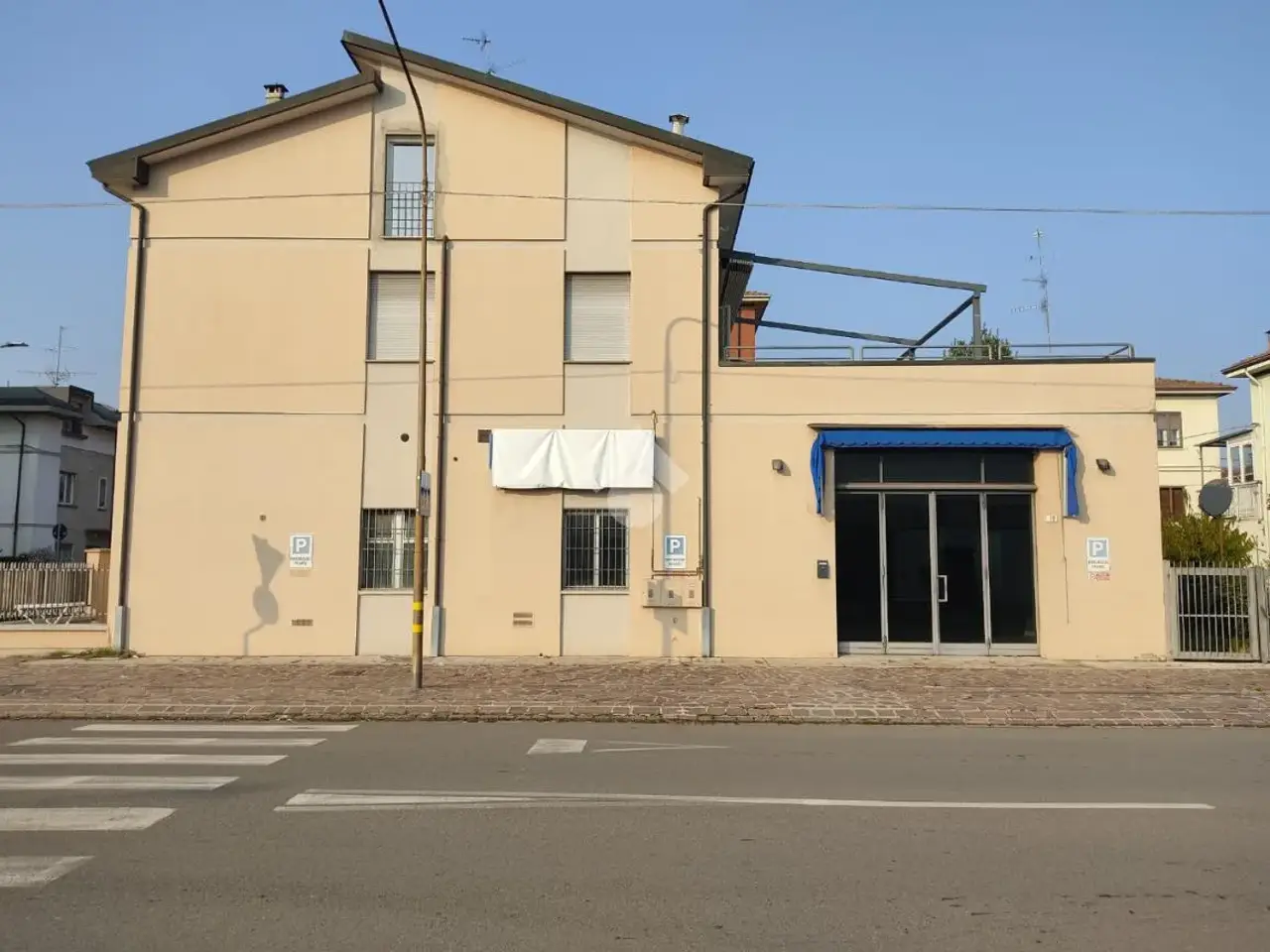 Negozio in Via Cristoforo Colombo 30, Carpi, {3} - Foto 2