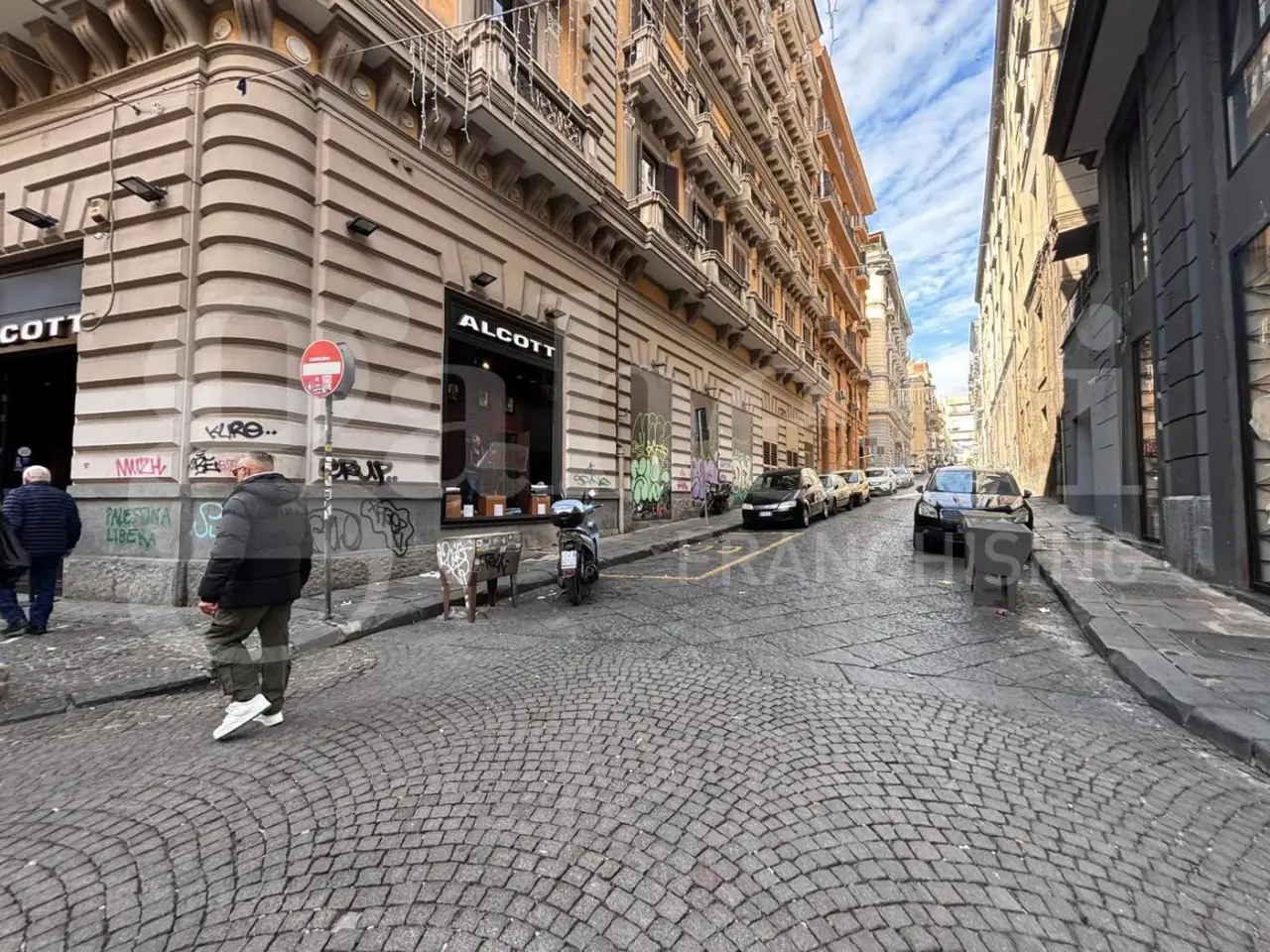 Esercizio commerciale in Via Sant'Arcangelo a Baiano 59, Napoli, {3} - Foto 2