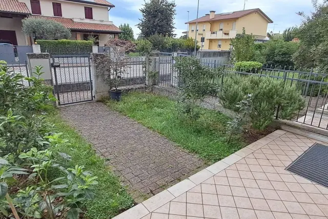 2-room flat in Via San Filippo Neri, Vedelago - Photo 1