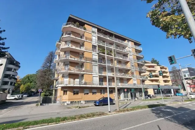 Trilocale in Viale Carlo Noè, Gallarate - Foto 1