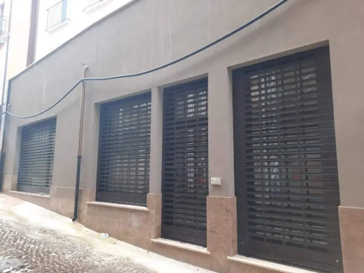 Negozio in Via Sassa, L'Aquila, {3} - Foto 1
