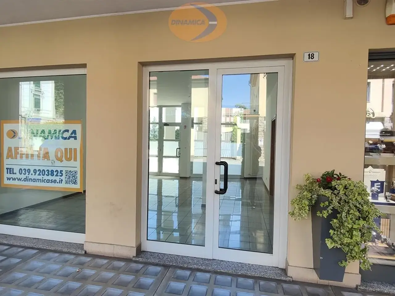 Negozio in Via Cavour 18, Casatenovo, {3} - Foto 1