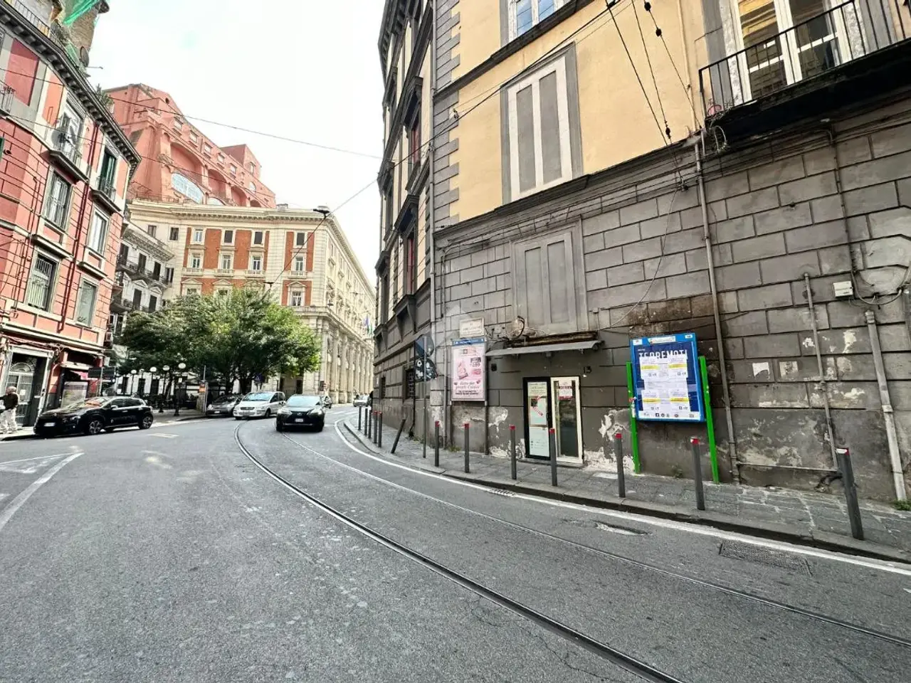 Negozio in Via Vannella Gaetani 10, Napoli, {3} - Foto 1