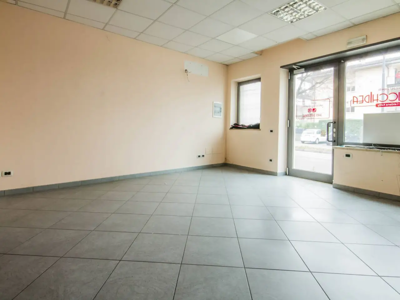 Negozio in Via Cavour 65, Castel D'Azzano, {3} - Foto 1
