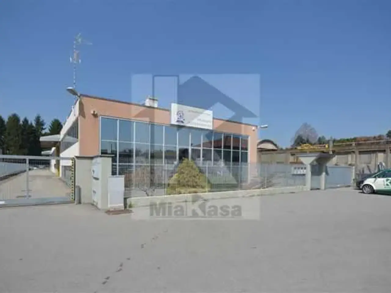 Ufficio in Via Papa Giovanni XXIII 176, Cardano Al Campo, {3} - Foto 1