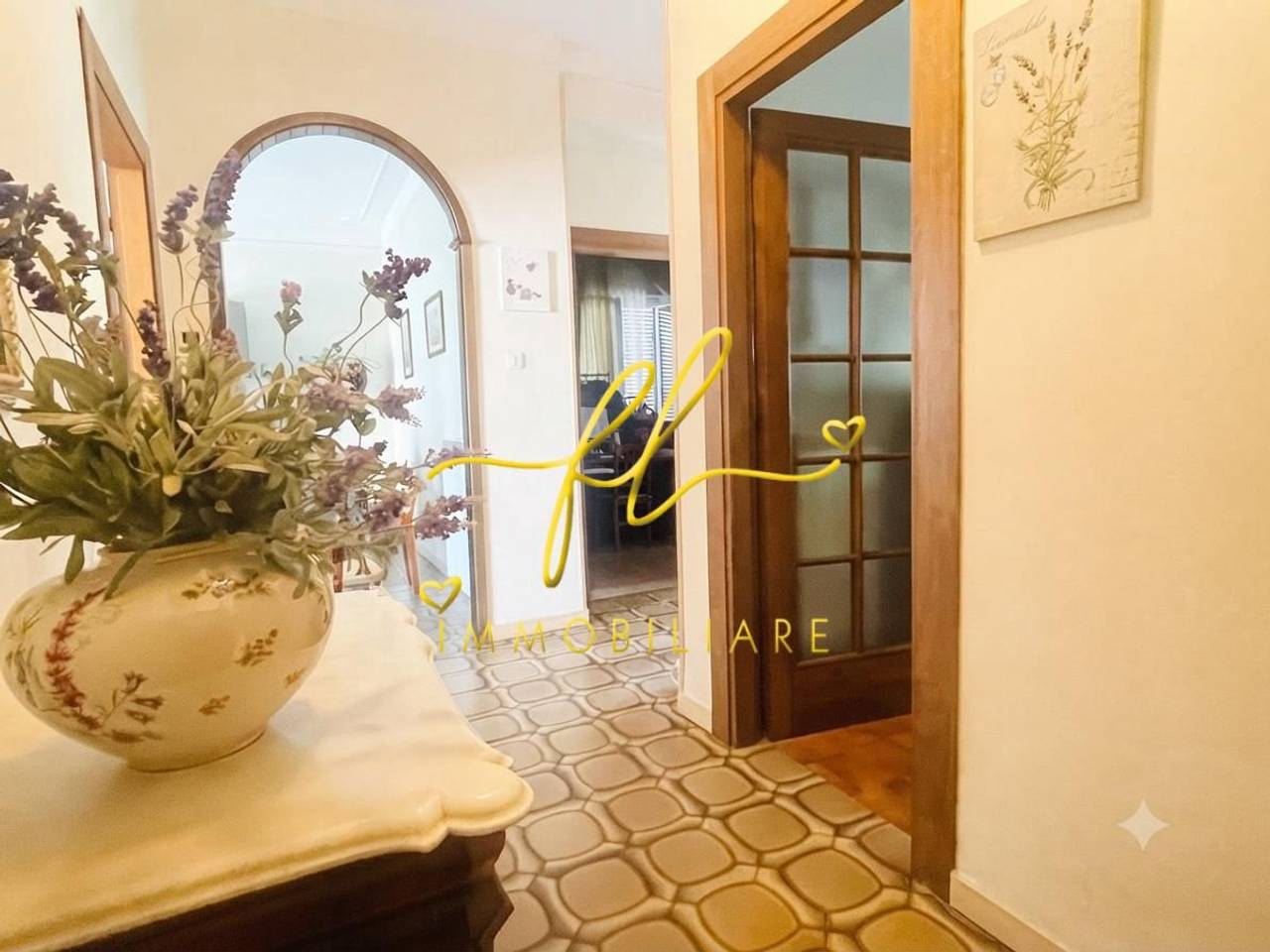 appartamento in vendita a Carrara in zona Avenza