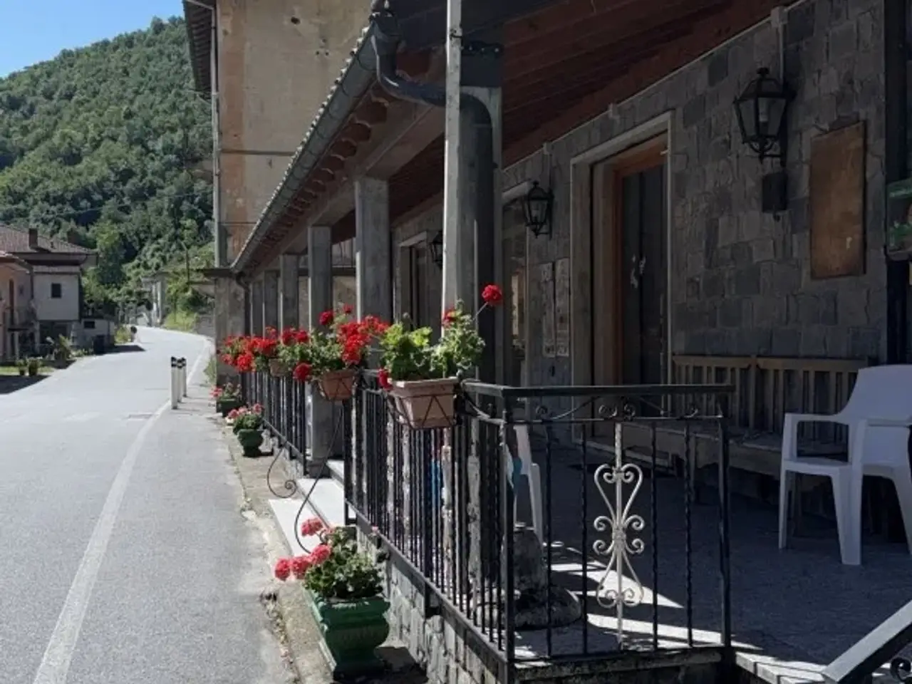 Esercizio commerciale in Via Sp 8 11, Isola Del Cantone, {3} - Foto 2