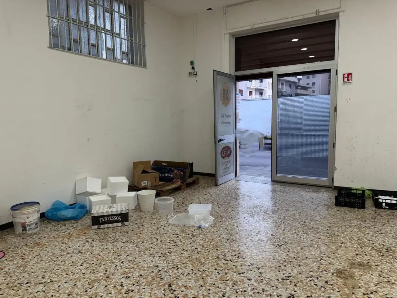 Negozio in Via Alcide De Gasperi 39, Nocera Superiore, {3} - Foto 2