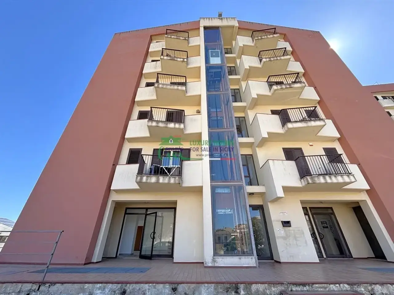 Locale commerciale in Via Trapani Rocciola 3/B, Modica, {3} - Foto 1