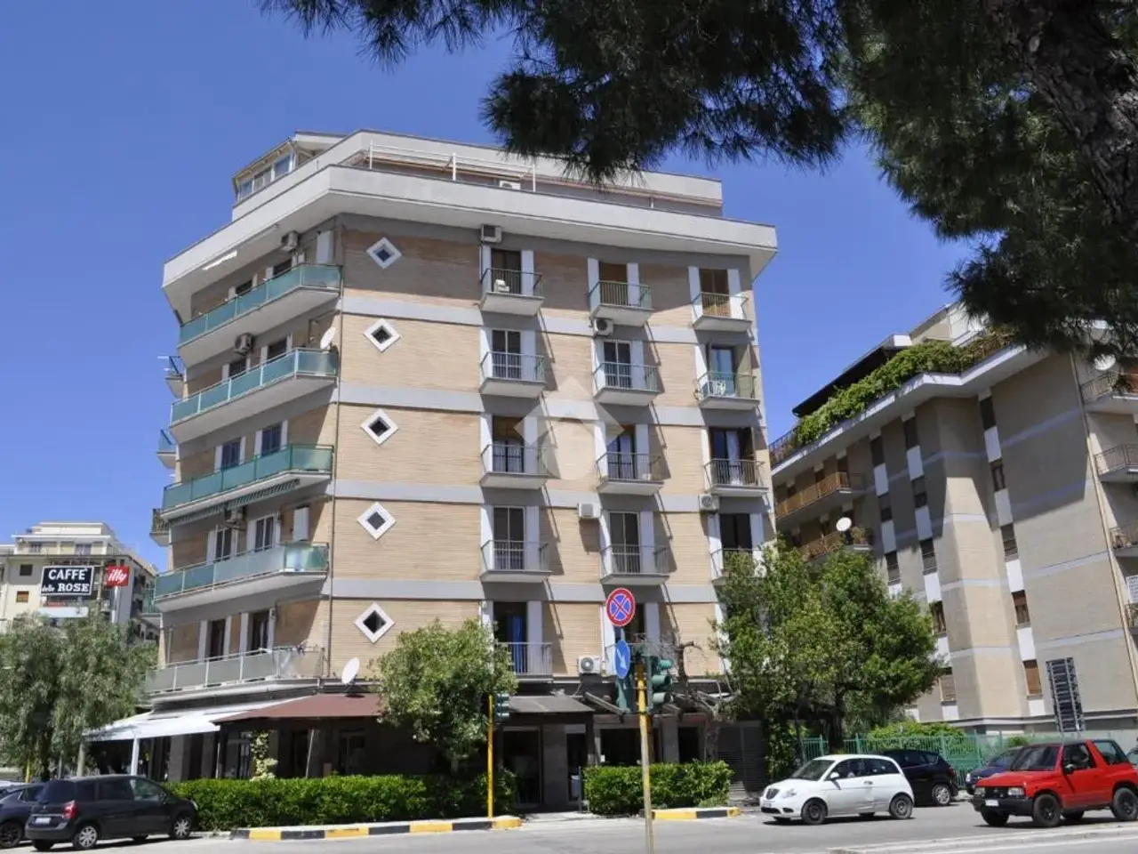 Negozio in Viale G. di Vittorio 237, Foggia, {3} - Foto 2