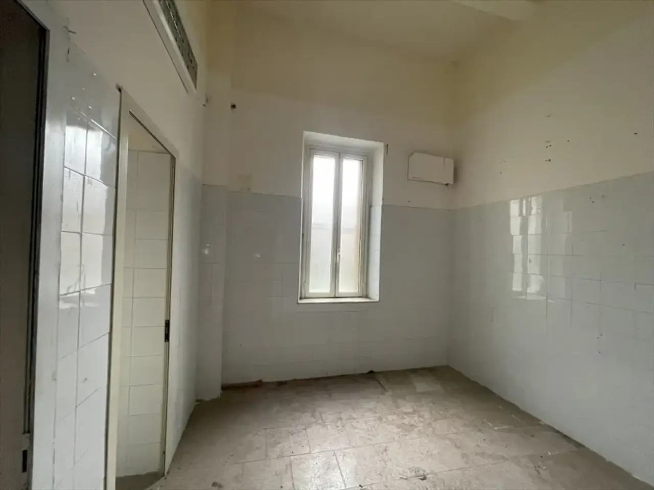 Negozio in Via Scala di Giuda, Reggio Calabria, {3} - Foto 2