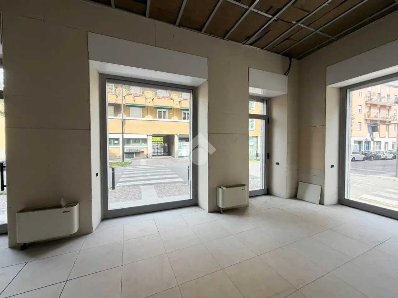 Negozio in Via Azzone Visconti 8, Lecco, {3} - Foto 2