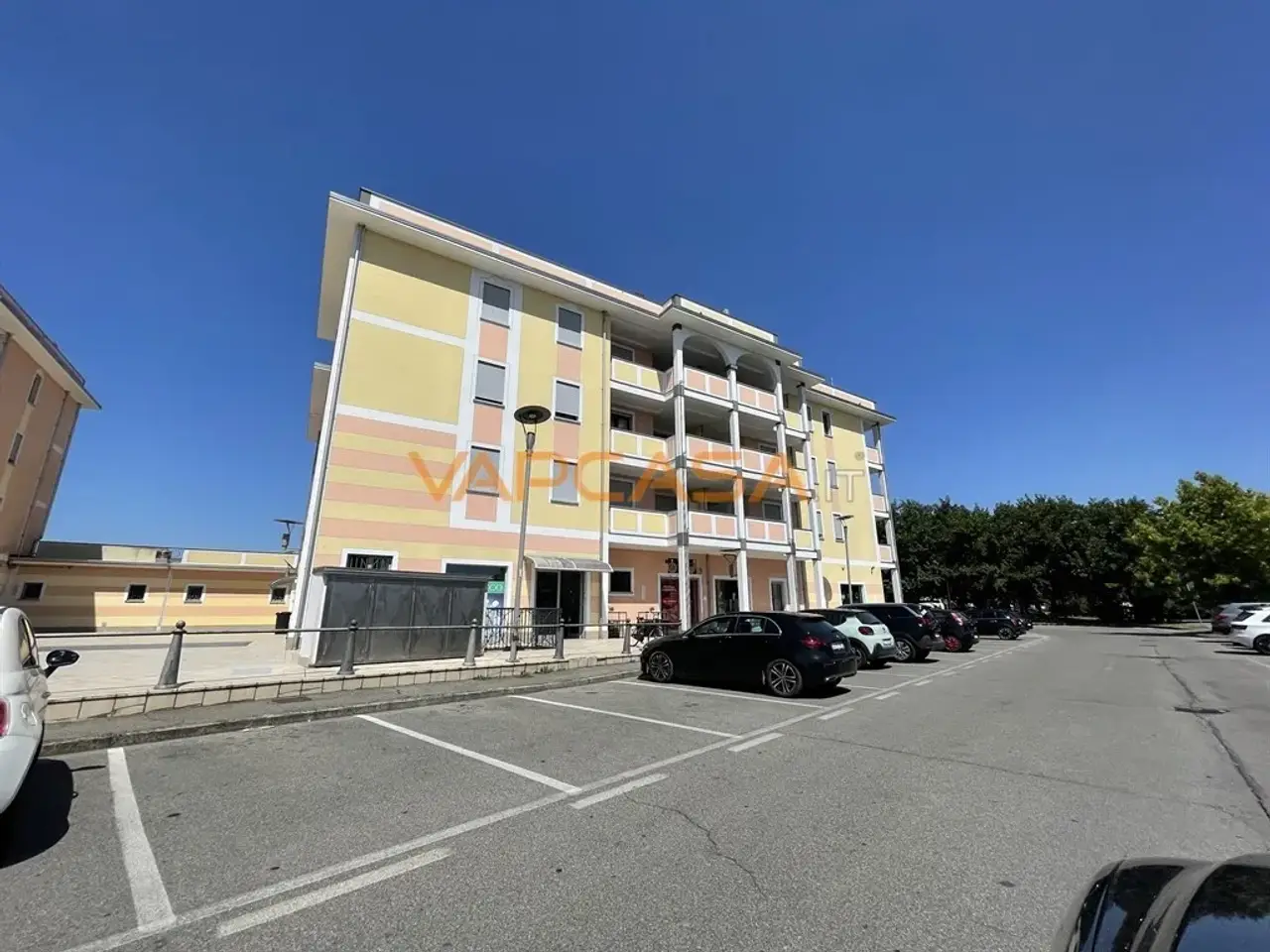 Negozio in Via dell'Armonia, Romano Di Lombardia, {3} - Foto 1