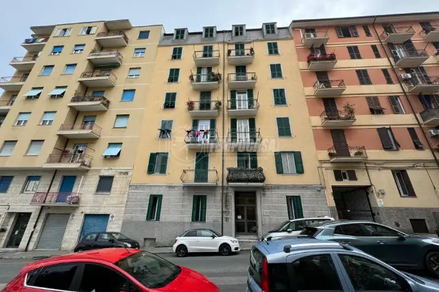 2-room flat in Via Fiume 9, Savona - Photo 1