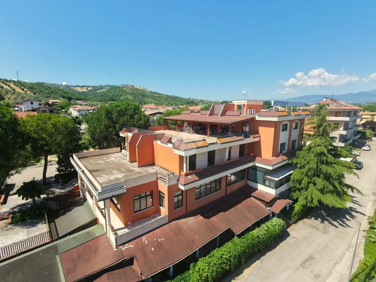 Palazzina commerciale in Via Catanzaro 16, Castellalto, {3} - Foto 1