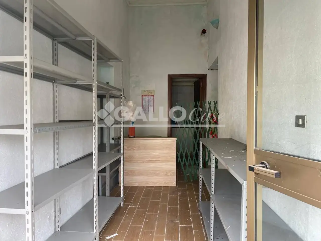 Negozio in Piazza Valdesi, 87100, Cosenza, Cosenza, {3} - Foto 2