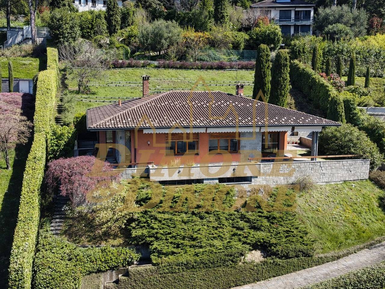 casa indipendente in vendita a Varese in zona Capolago