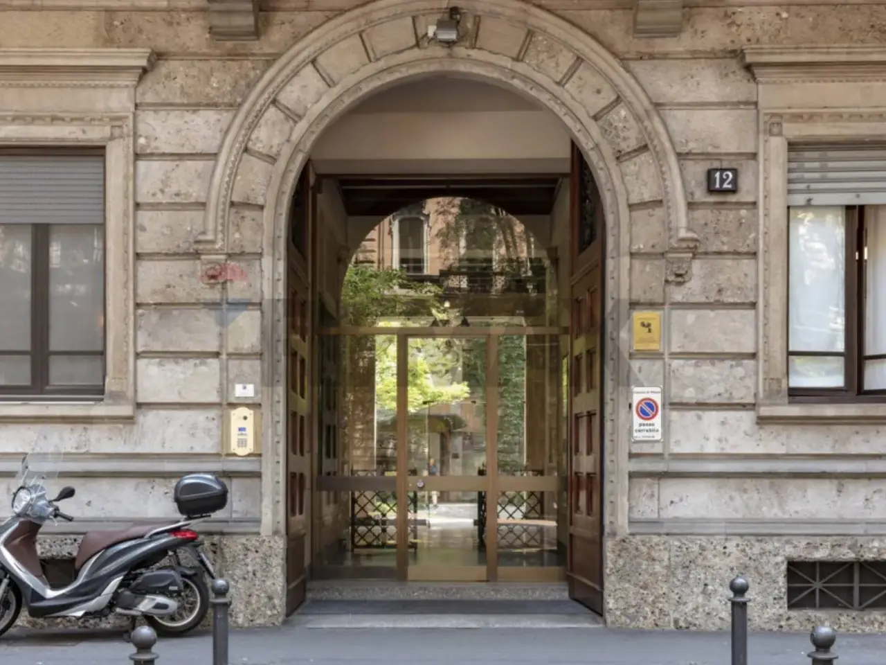 Ufficio in Foro Buonaparte 12, Milano, {3} - Foto 1
