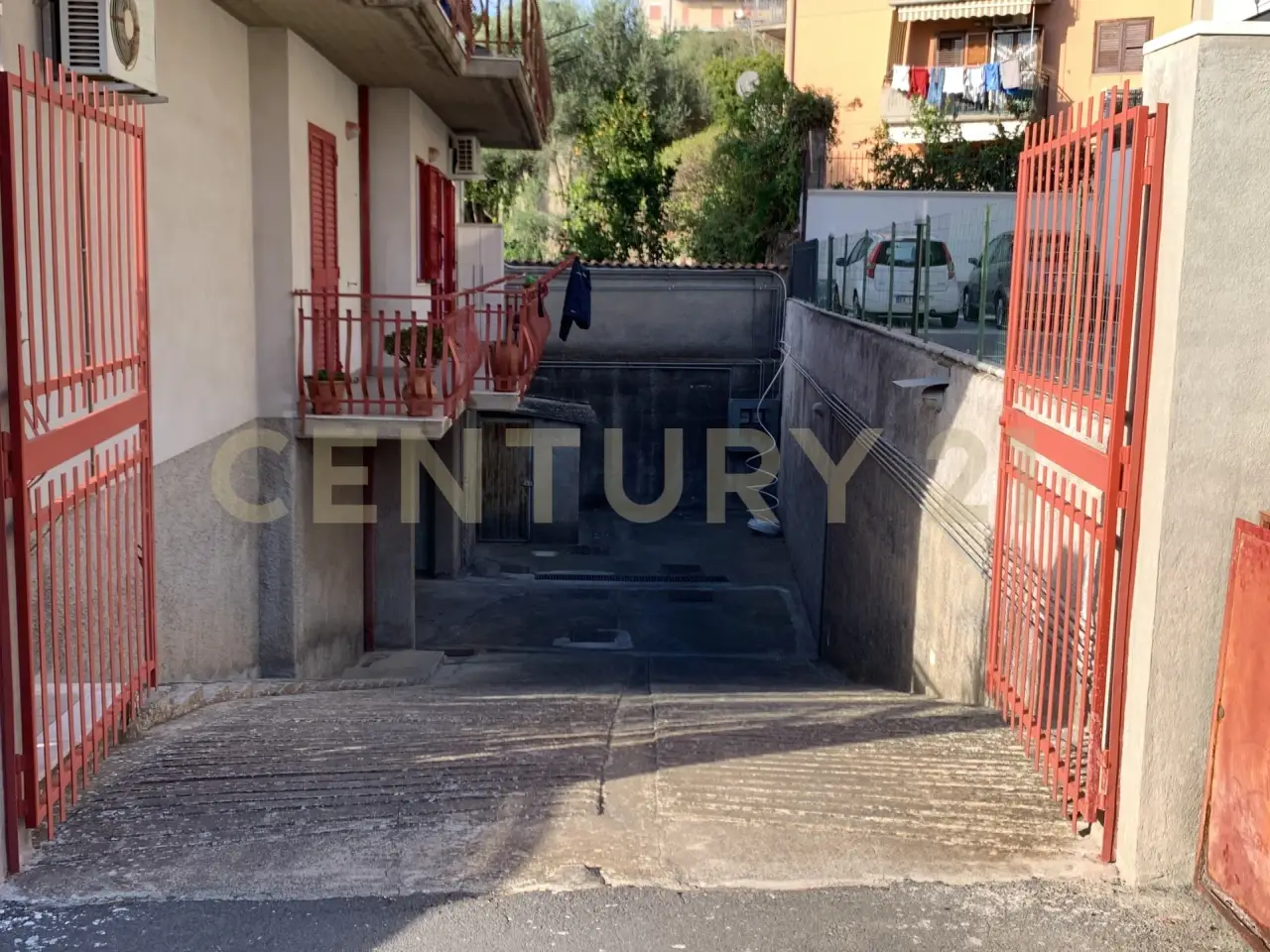 Parcheggio chiuso in Via Riposto 18, Mascalucia, {3} - Foto 1