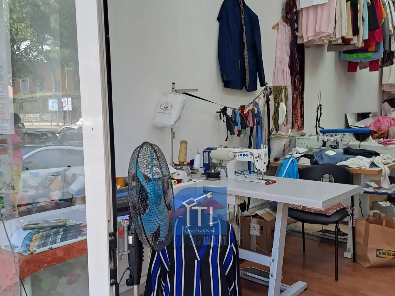 Esercizio commerciale in Via Tuscolana, Roma, {3} - Foto 2