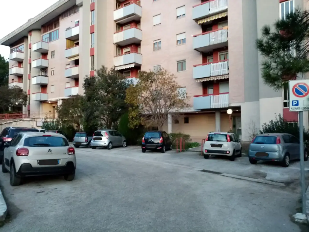 Negozio in Piazza Molise Snc, Campobasso, {3} - Foto 1