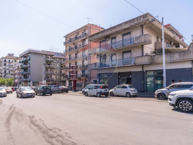 Geschäft in Viale Mario Rapisardi 465, Catania - Foto 1