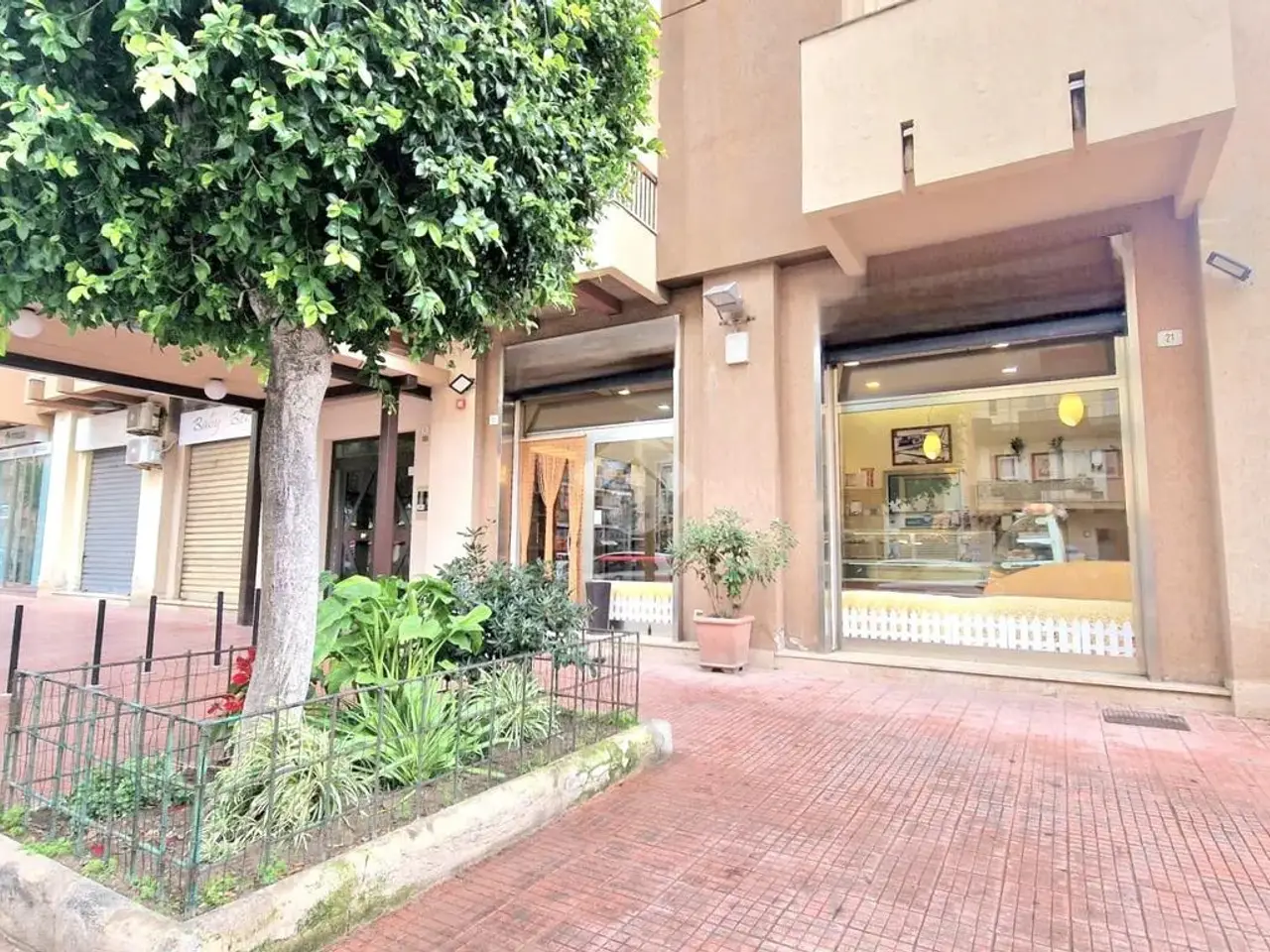 Negozio in Via Portella della Ginestra 21, Palermo, {3} - Foto 2