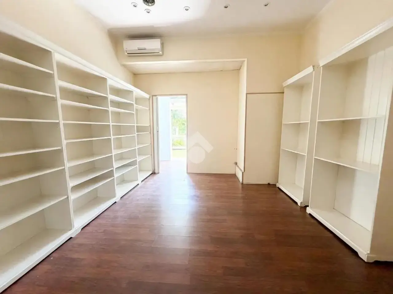 Negozio in Via San Fruttuoso di Braga 13, Monza, {3} - Foto 2