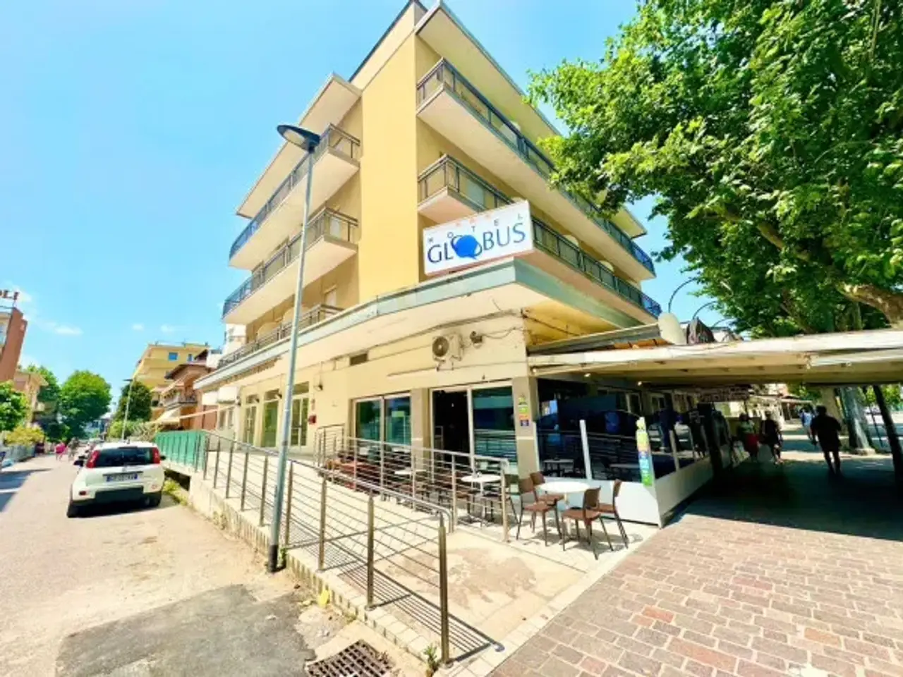 Negozio in Viale Regina Margherita 29, Rimini, {3} - Foto 1