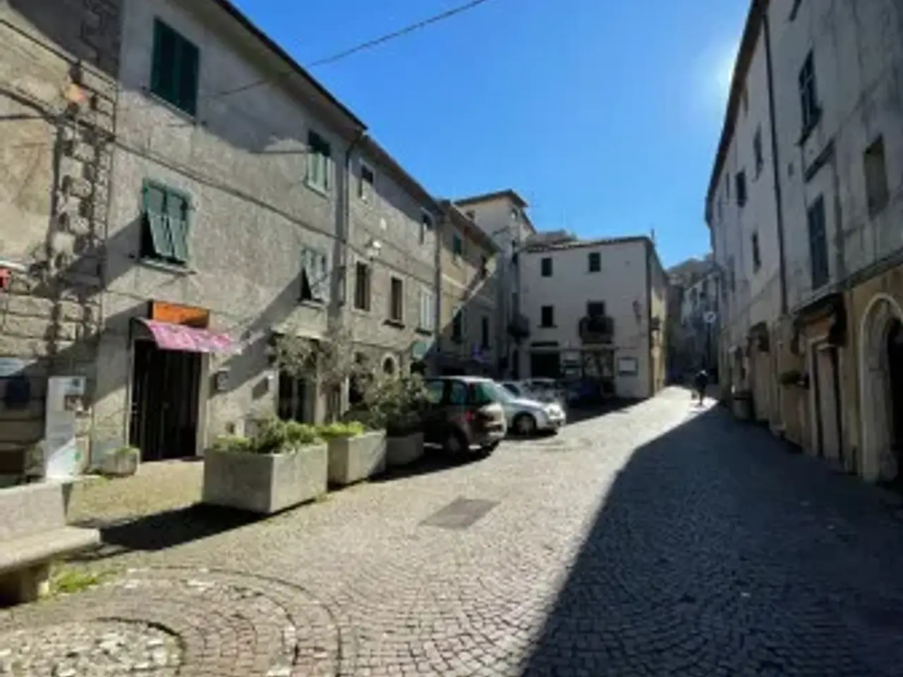 Negozio in Largo Giuseppe Garibaldi, Roccastrada, {3} - Foto 1
