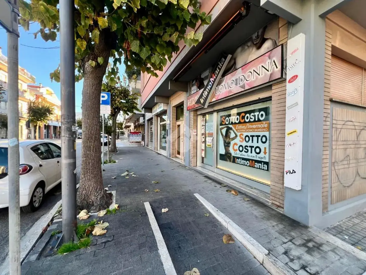 Negozio in Via Nazionale 276, Roseto Degli Abruzzi, {3} - Foto 1
