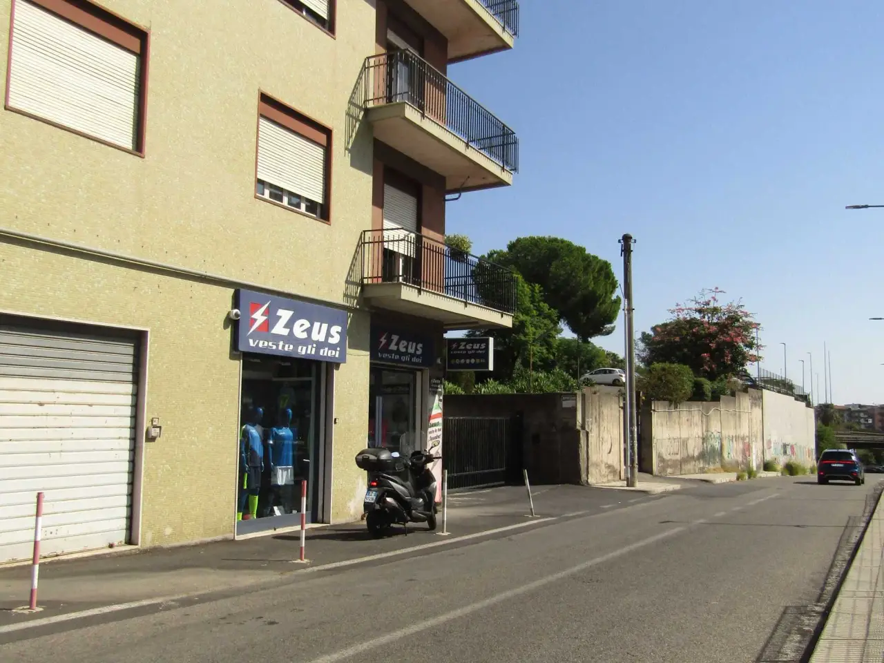 Locale commerciale in Via Roberto Giuffrida Castorina, Catania, {3} - Foto 2