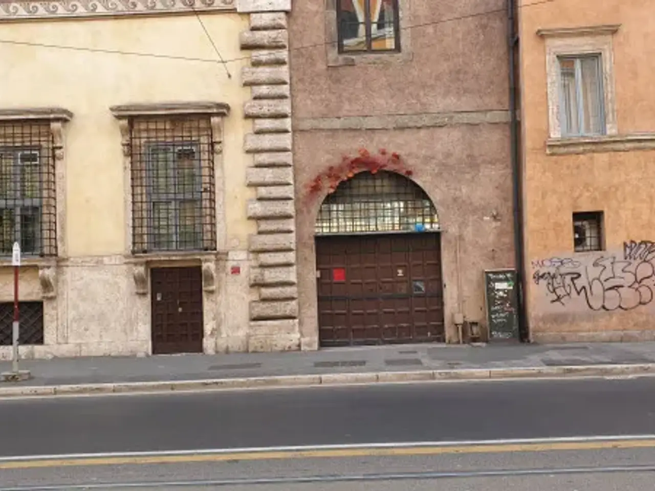 Negozio in Via delle Botteghe Oscure, Roma, {3} - Foto 1