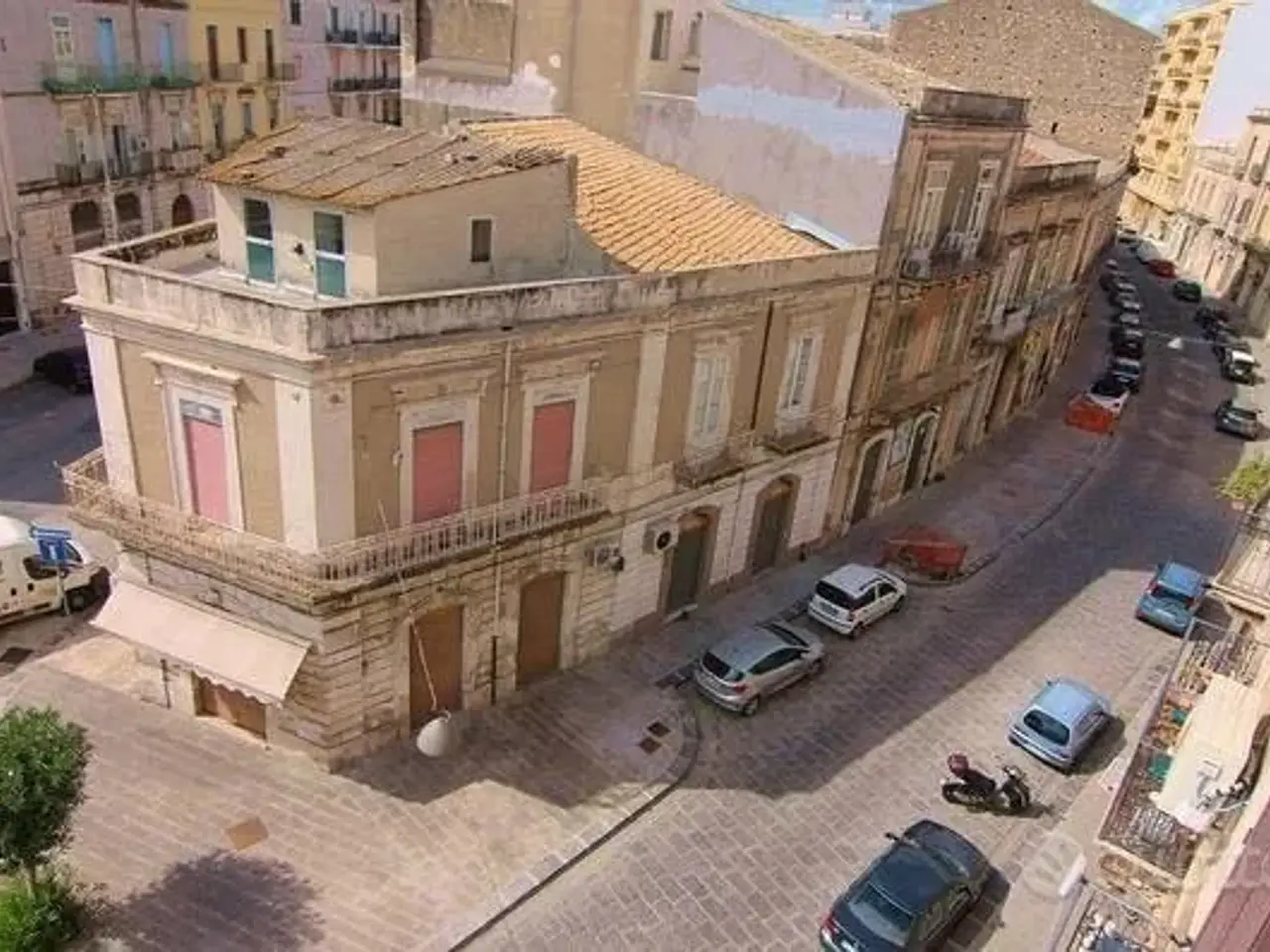 Palazzina commerciale in Via Francesco Crispi 5, Siracusa, {3} - Foto 1