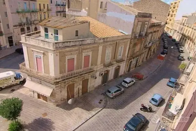 Commercial building in Via Francesco Crispi 5, Siracusa - Photo 1