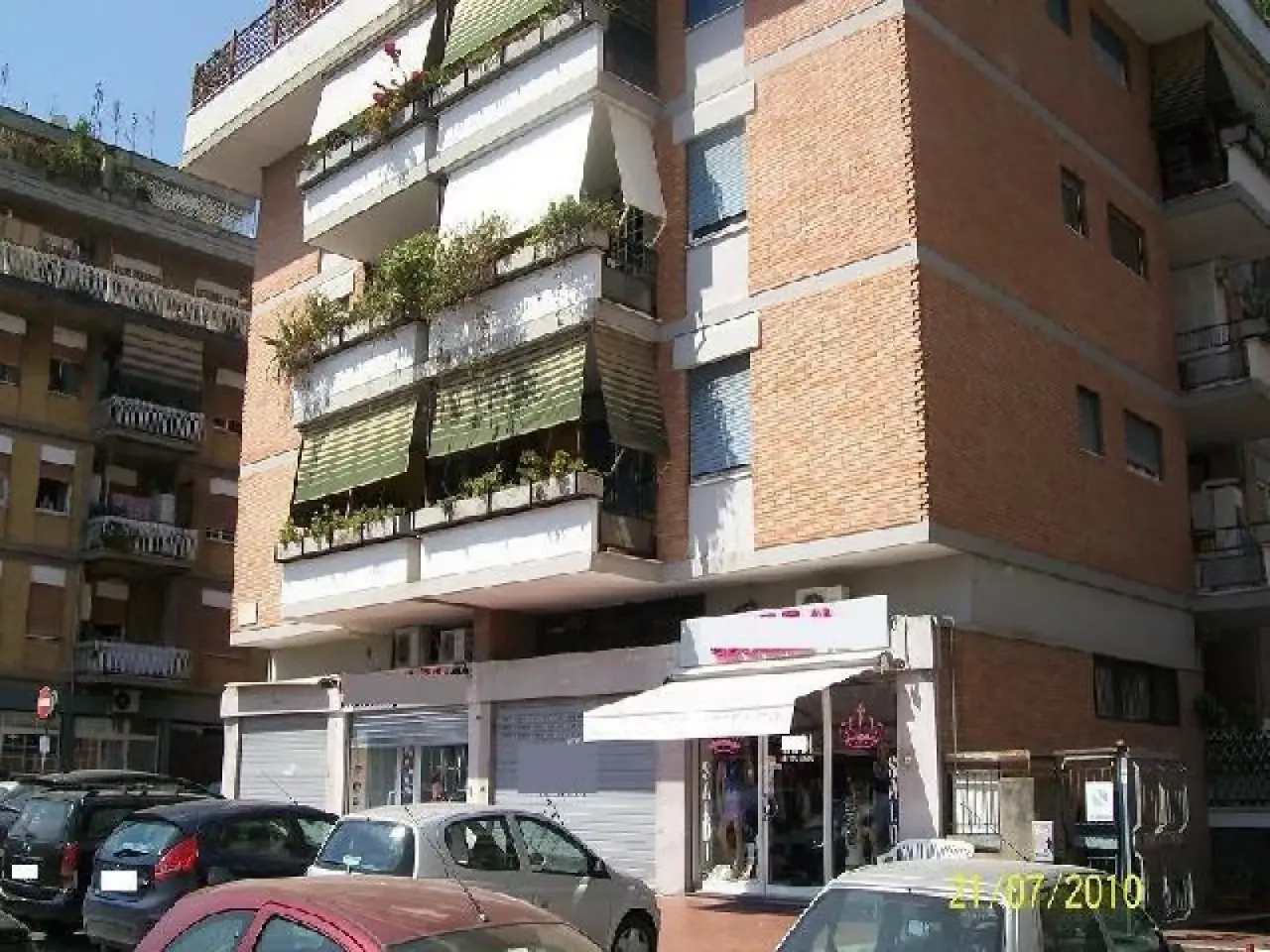 Negozio in Largo dei della Bitta 14, Roma, {3} - Foto 2