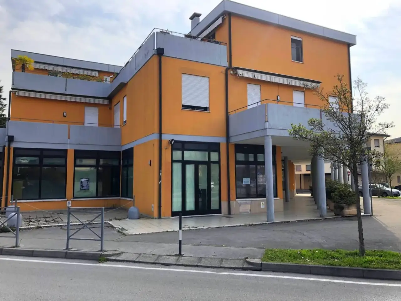 Locale commerciale in Via Francesco Baracca 181 Vicenza, Vicenza, {3} - Foto 1