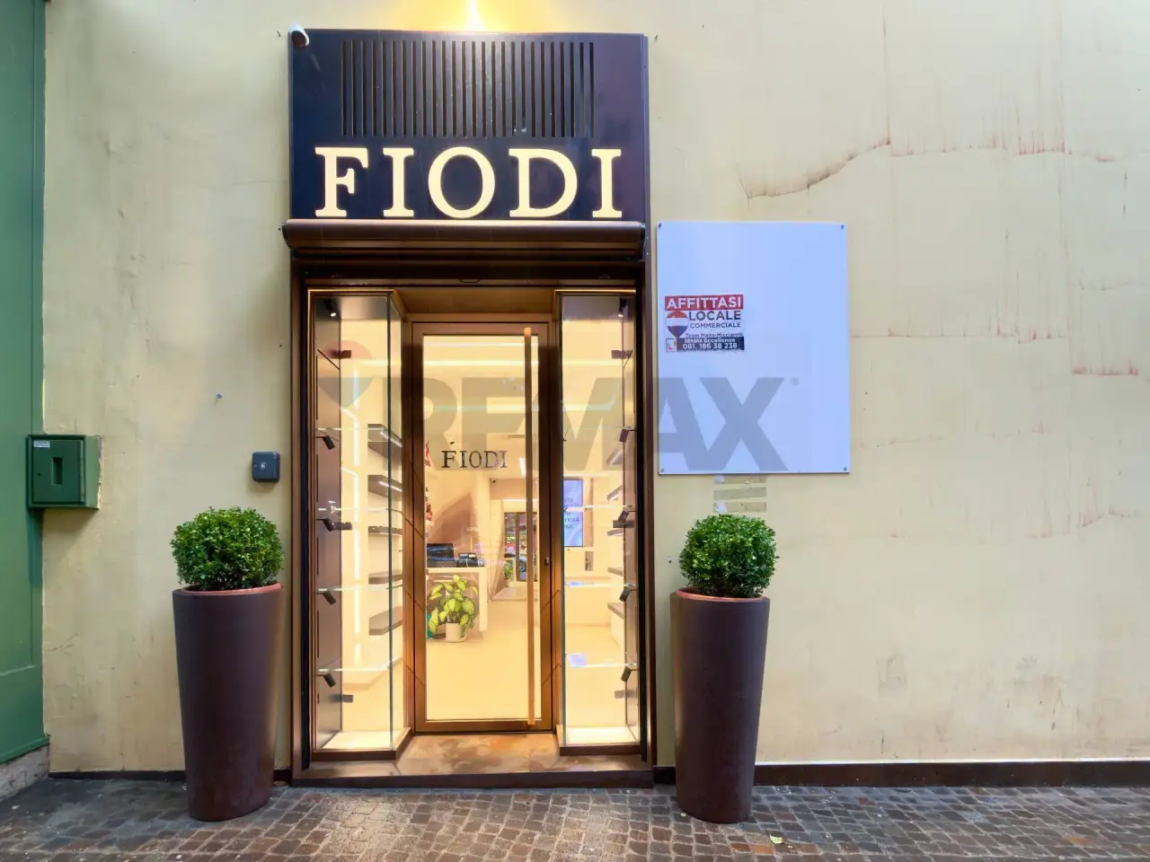 Esercizio commerciale in Via Tino di Camaino 19, Napoli, {3} - Foto 1